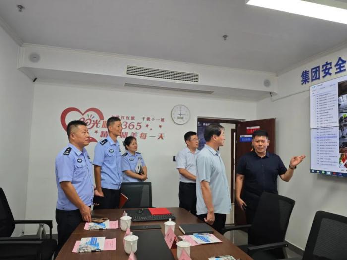 安全共筑 ‖ 東港區(qū)政府、區(qū)公安分局領(lǐng)導(dǎo)到海恒物業(yè)督導(dǎo)檢查物業(yè)服務(wù)工作